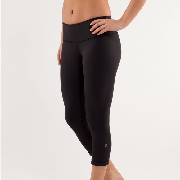 lululemon athletica Pants - Cropped Lululemon Leggings in Black Size 6